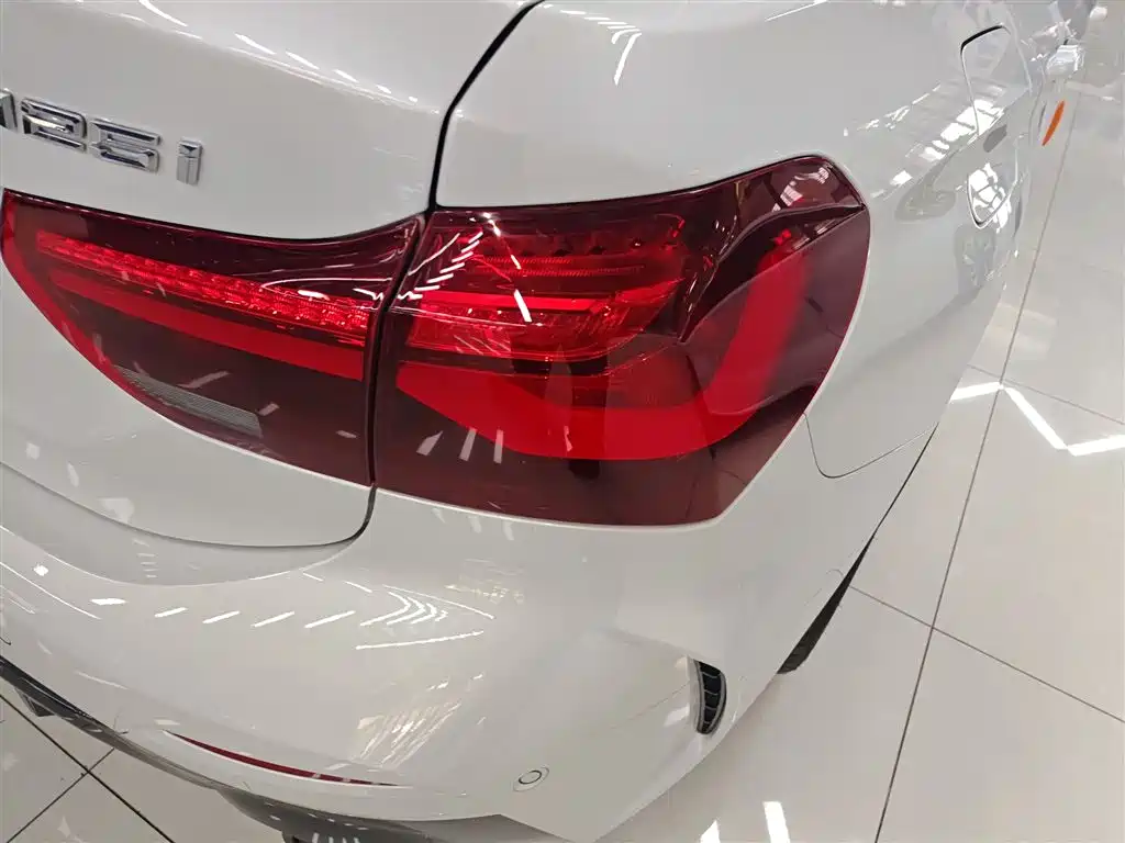 BMW 1-SERIES