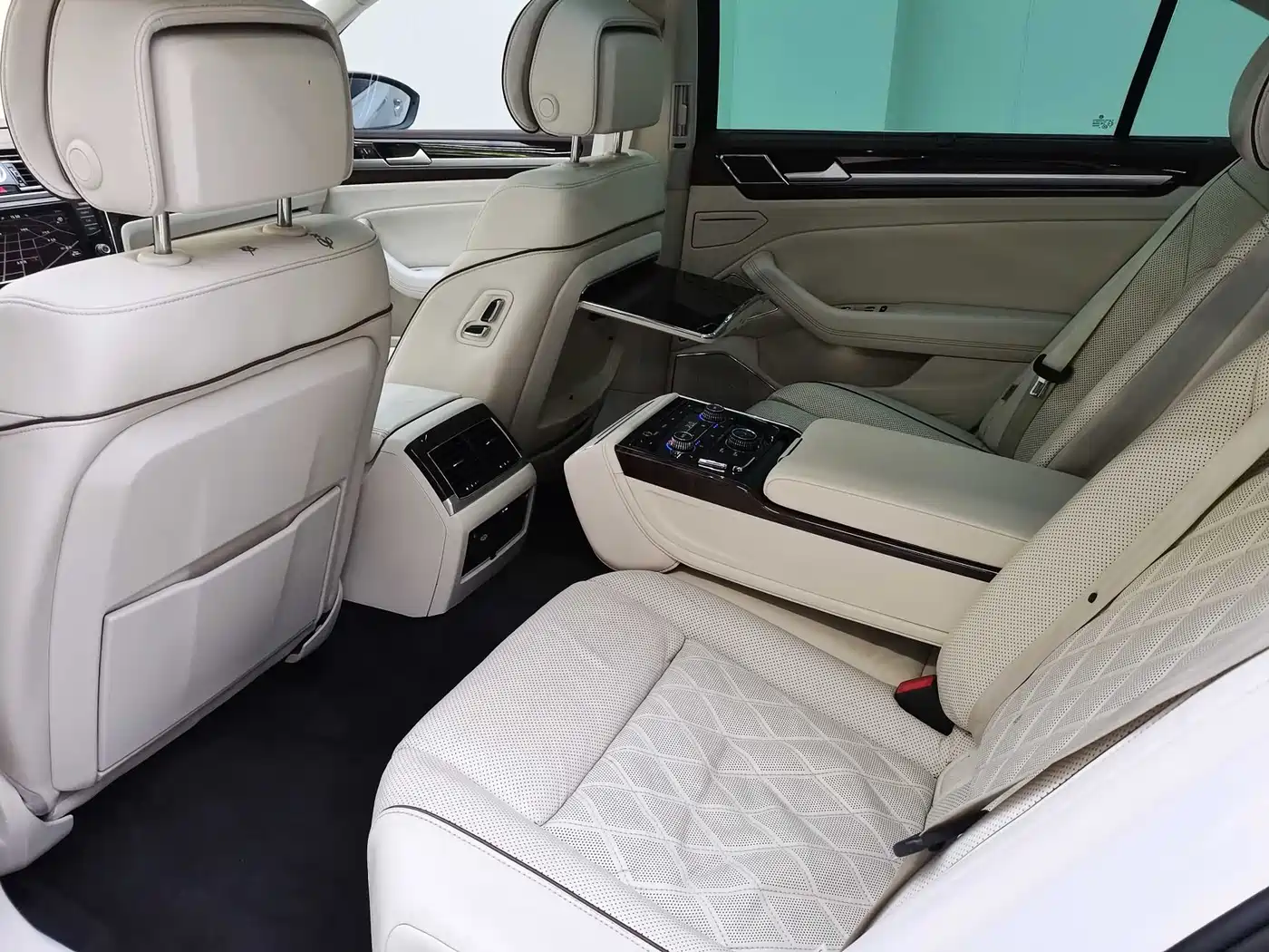 Volkswagen Phideon 2016 380TSI 2WD Executive Edition фото 8