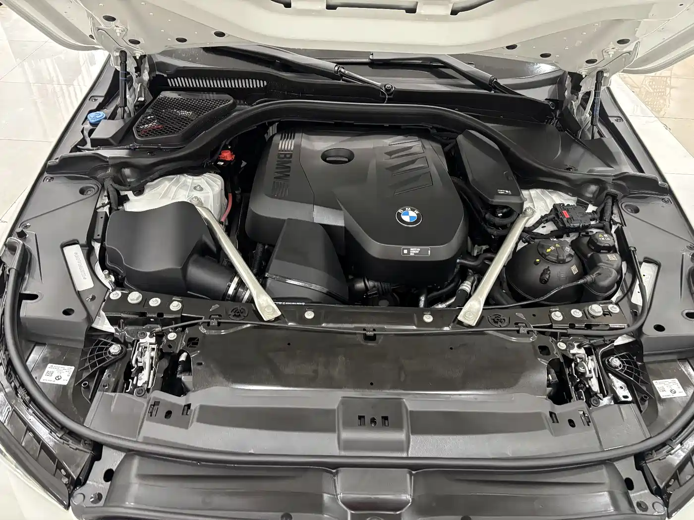 BMW 5 Series 2024 530Li Leading M Sport Package фото 30
