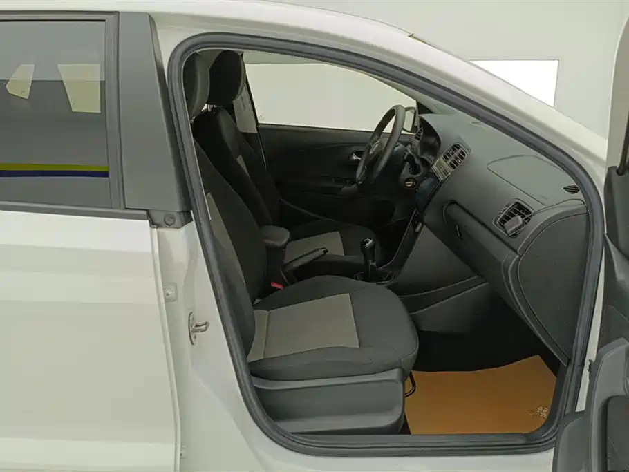 Volkswagen Polo 2018 1.5L Manual Safe Drive фото 8