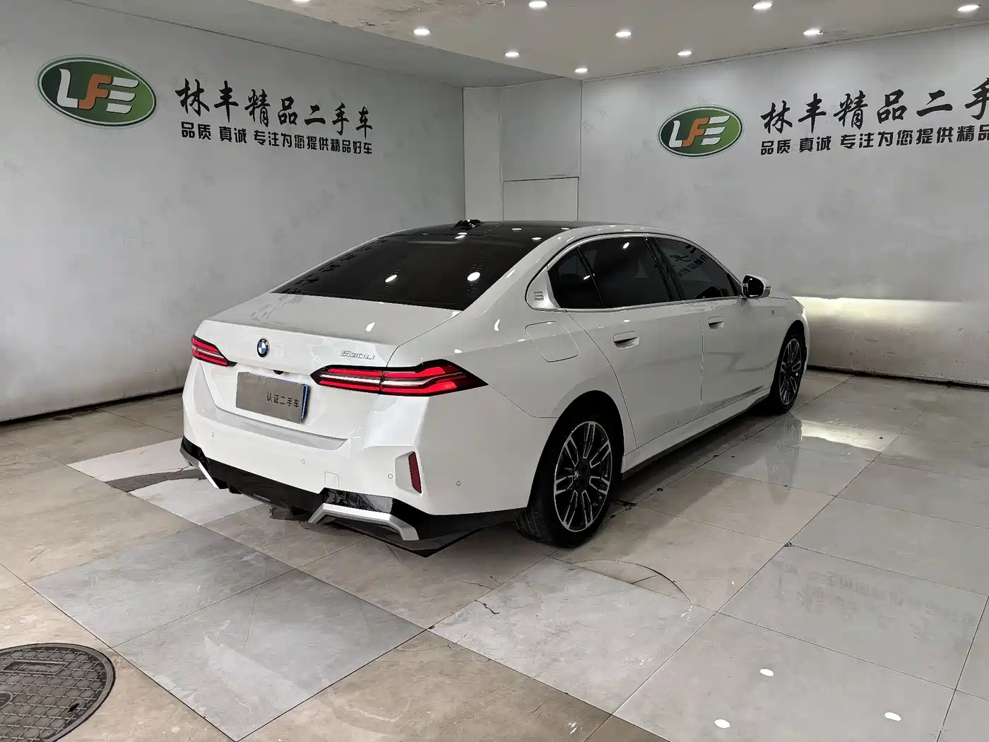BMW 5 Series 2024 530Li Leading M Sport Package фото 8