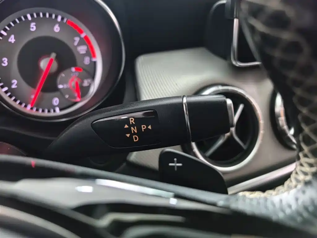 Mercedes-Benz CLA (Import) 2015 CLA 200 фото 14