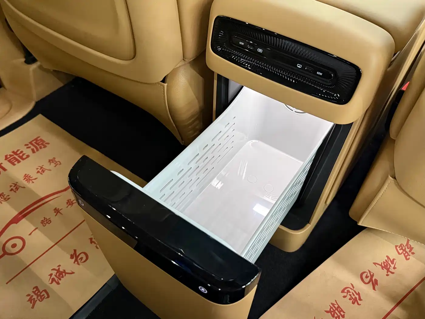 Voyah Auto Voyah Dreamer 2025 PHEV AWD Flagship Kunpeng Edition фото 18