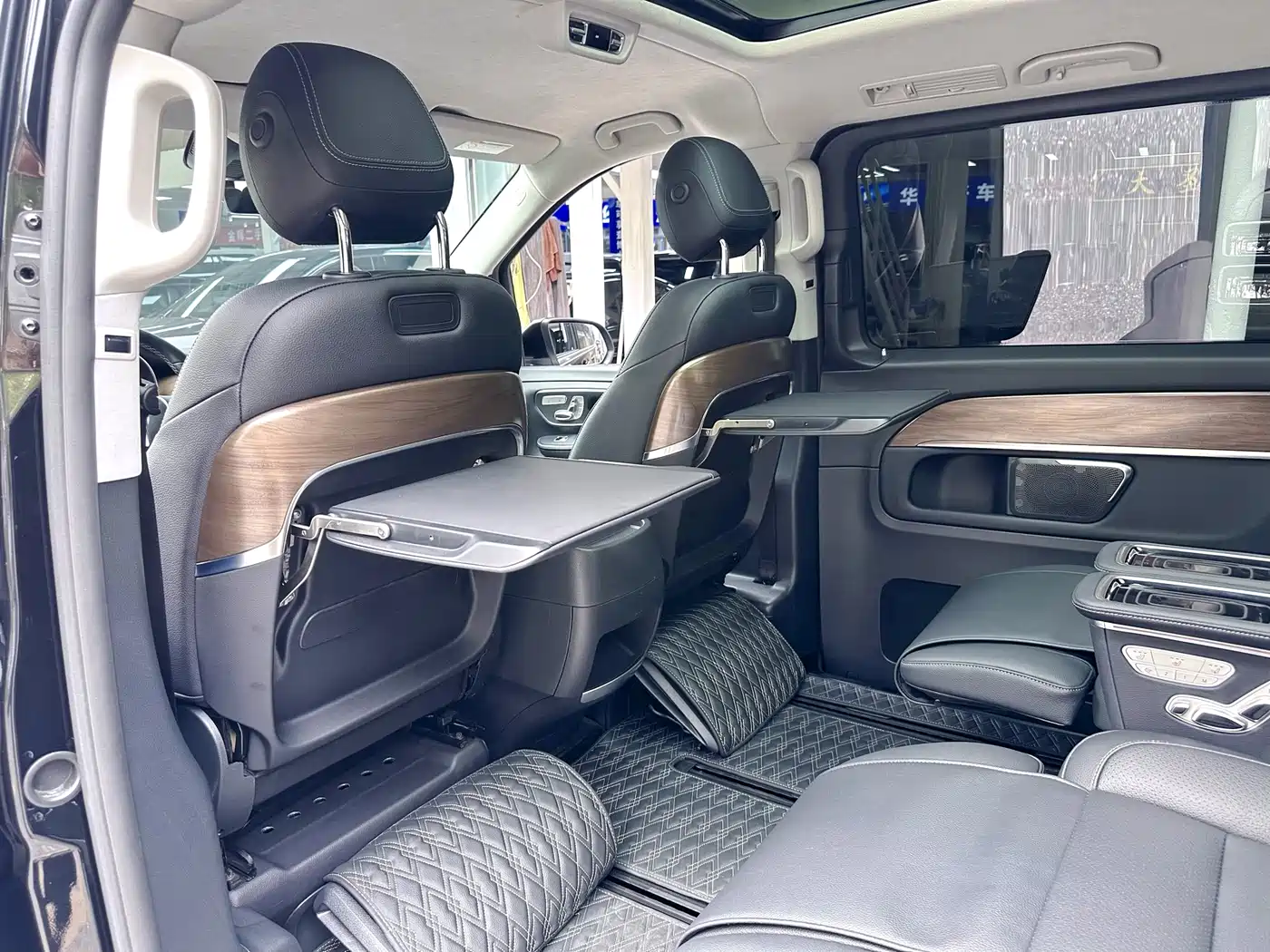 Mercedes-Benz V-Class 2021 V 260 L Long Wheelbase Luxury Edition фото 30