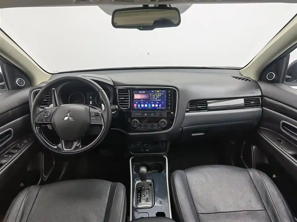 Mitsubishi Outlander 2018 2.4L 4WD Luxury Edition 7-seater фото 5