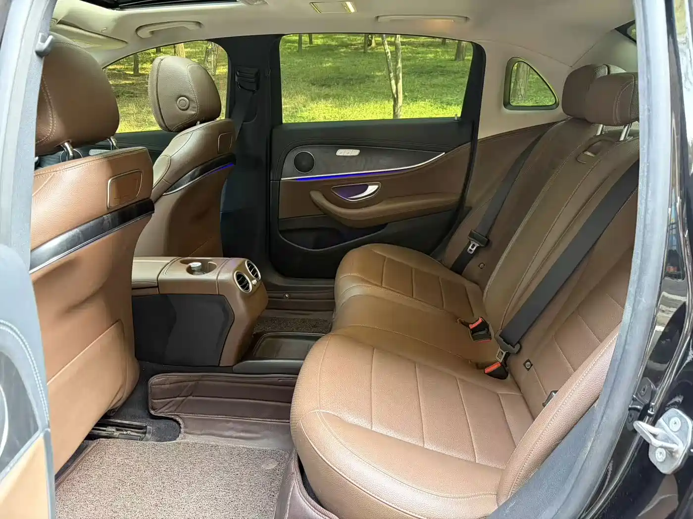 Фото 5 - Mercedes-Benz E-Class
