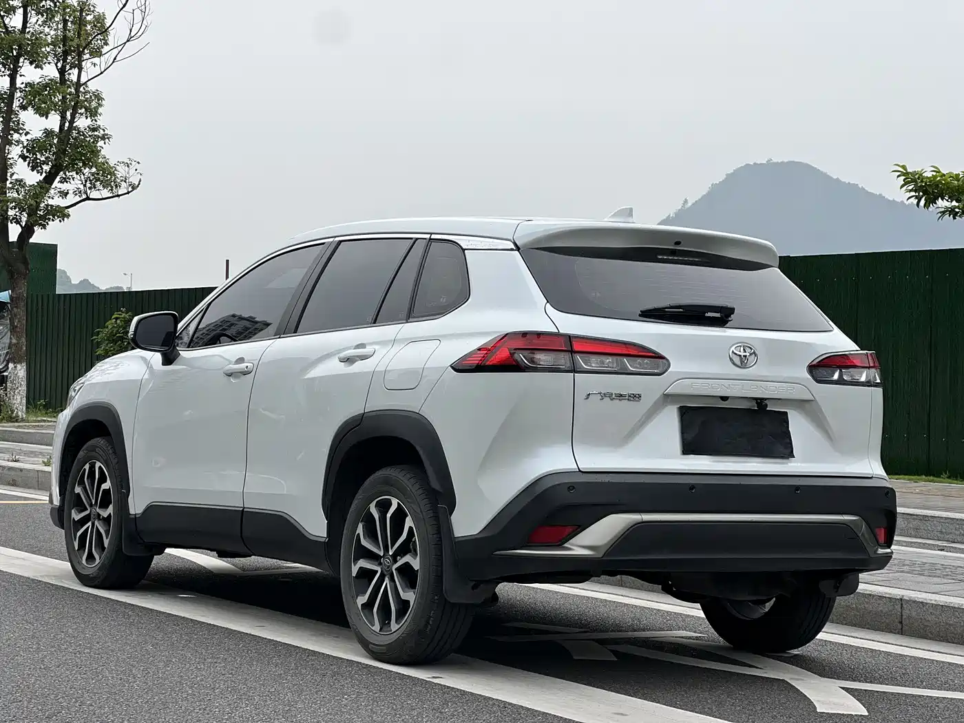 Toyota Frontlander 2022 2.0L CVT Luxury Edition фото 10
