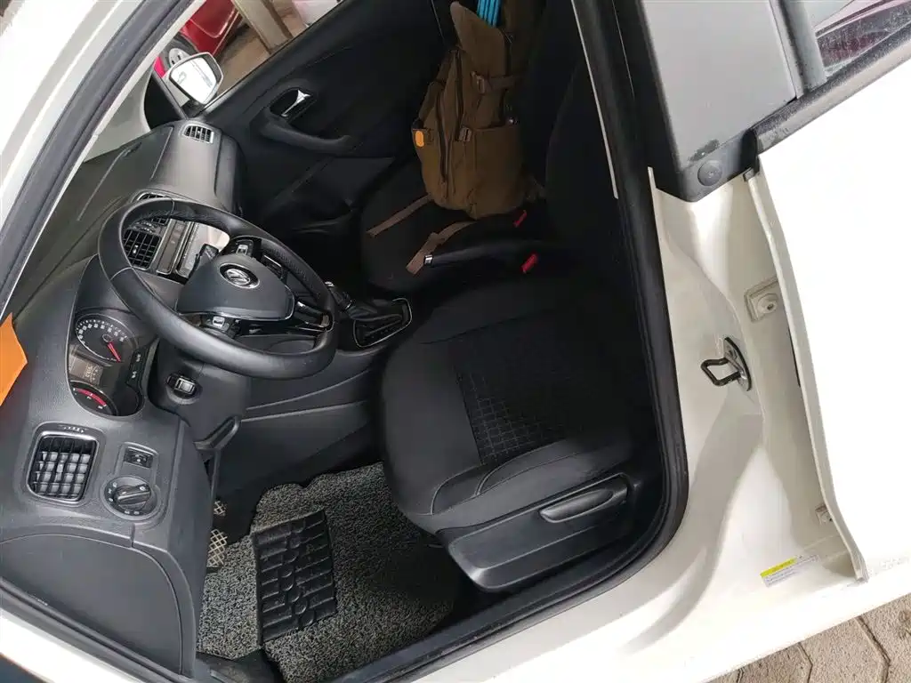 Volkswagen Polo 2016 1.6L Automatic Comfort фото 12