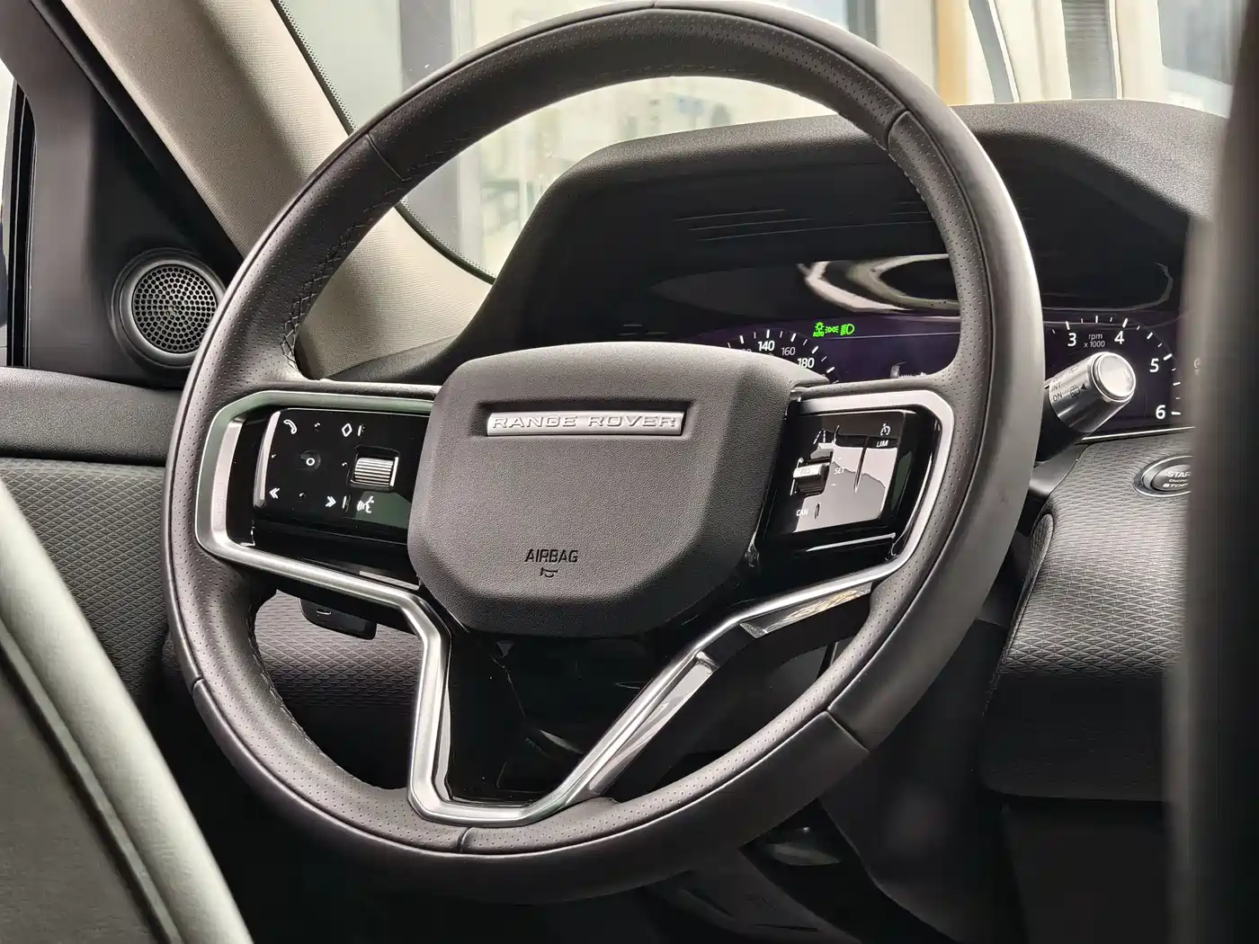 Land Rover Range Rover Evoque 2021 Range Rover Evoque L 249PS R-Dynamic First Edition Launch Edition фото 8