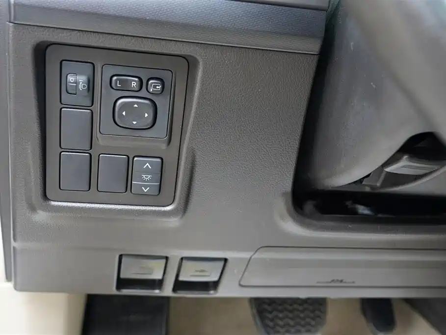 Toyota Prado 2010 4.0L Automatic TX-L фото 40