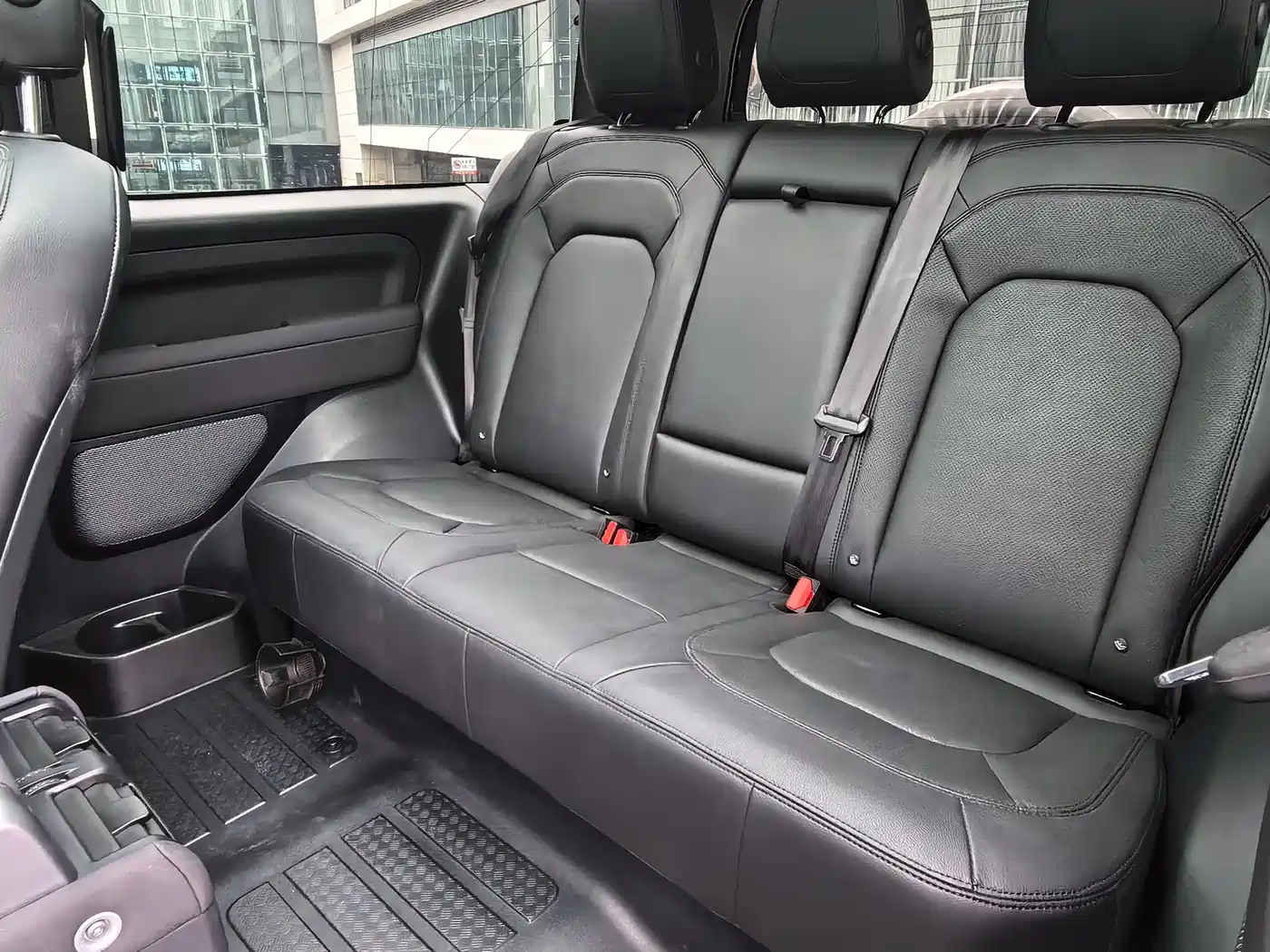 Land Rover Defender 2022 Model 90 3.0T P400 XS фото 19
