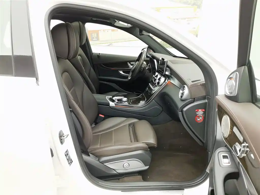 Mercedes-Benz GLC 2018 Facelift GLC 260 4MATIC Luxury фото 23
