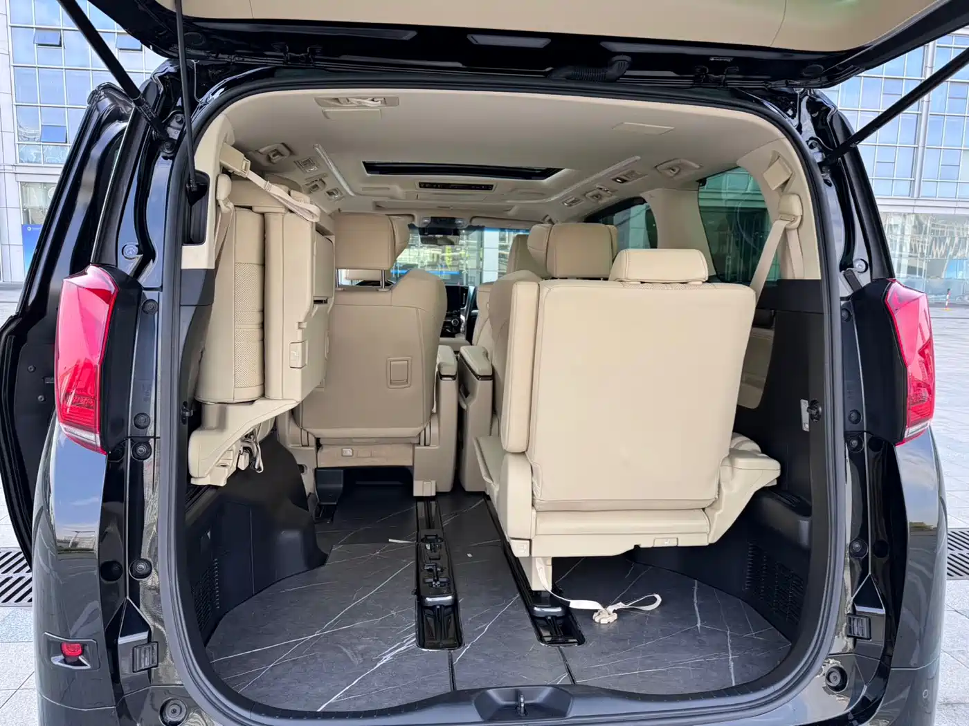 Toyota Alphard 2021 Hybrid 2.5L Premium фото 13
