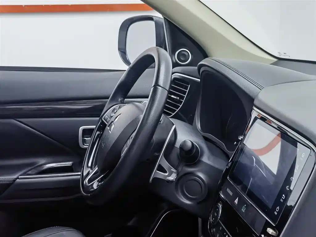Mitsubishi Outlander 2018 2.4L 4WD Luxury Edition 7-seater фото 22