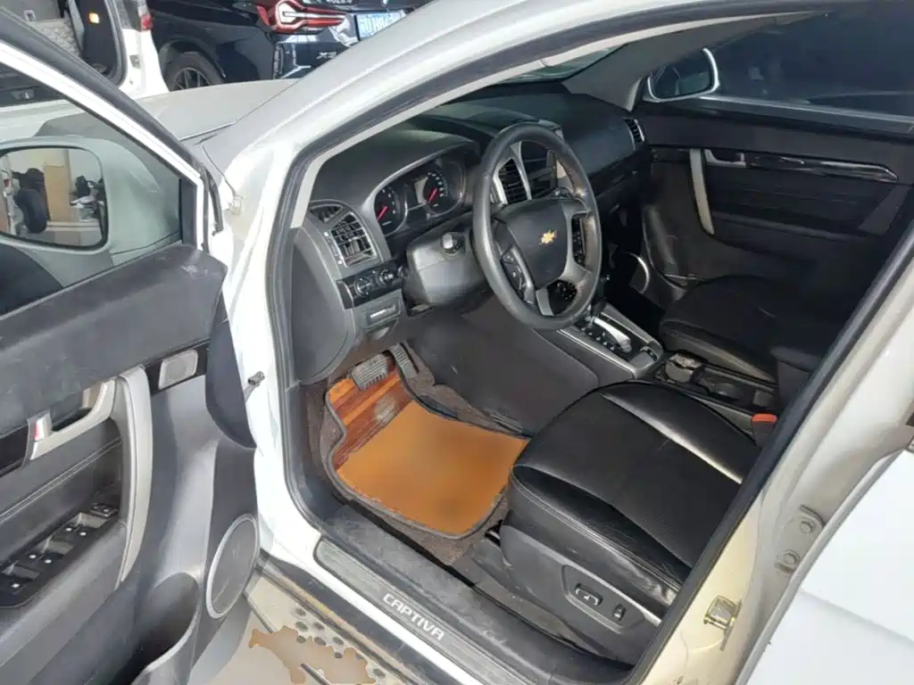 Photo 16 - Chevrolet Captiva
