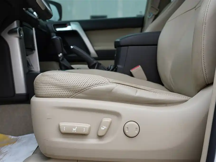 Toyota Prado 2010 4.0L Automatic TX-L фото 36