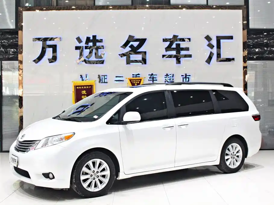 Photo 3 - Toyota Sienna