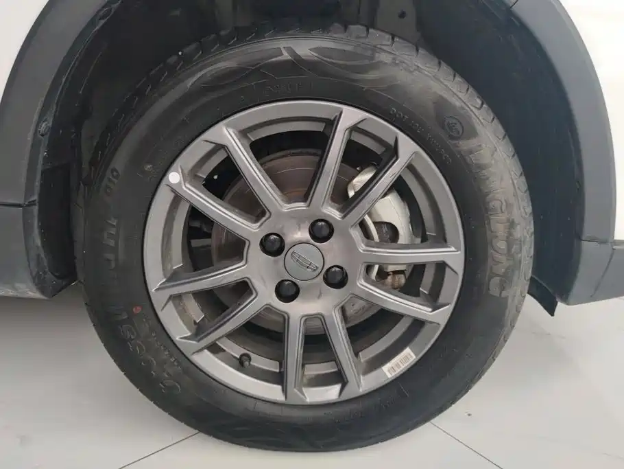Фото 6 - Geely Vision X3