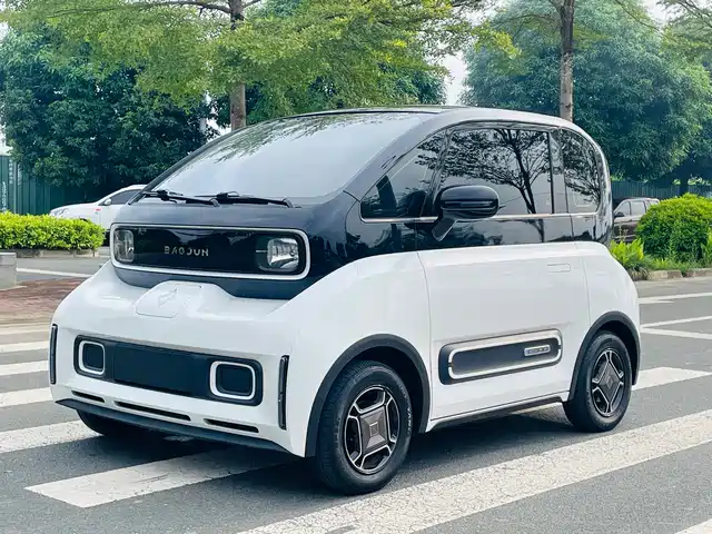 Baojun Baojun E300 2020 Stellar Smart Travel Edition