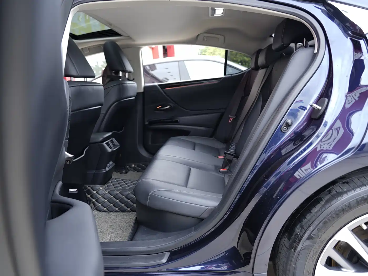 Lexus ES 2021 300h Excellence Edition фото 6