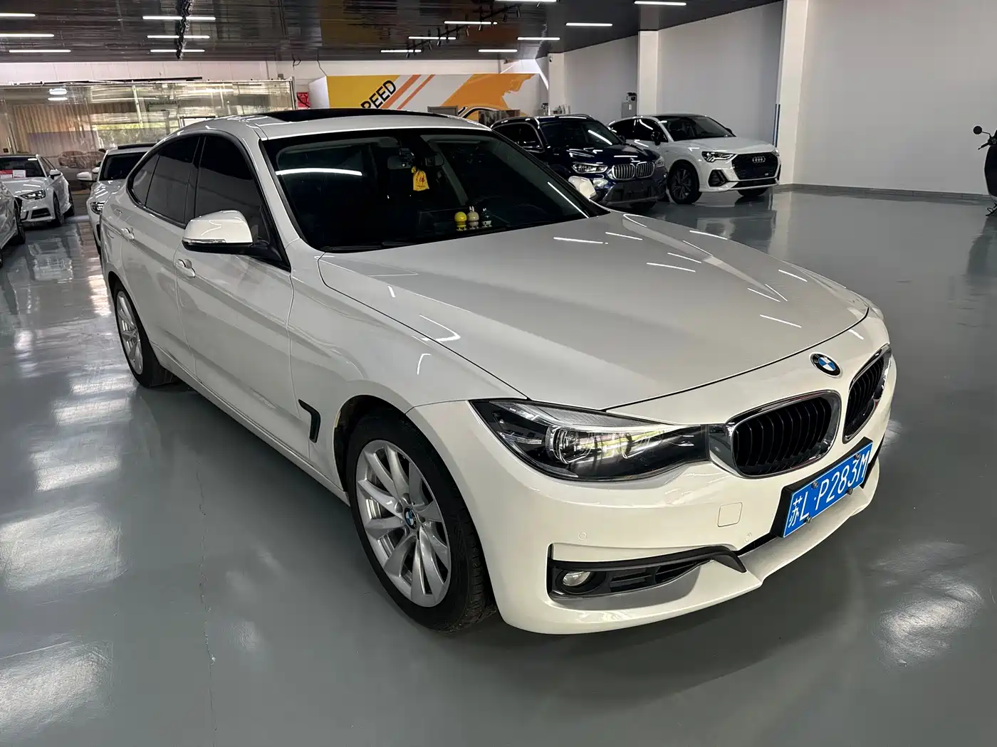 BMW 3 Series GT 2018 320i Fashion фото 3