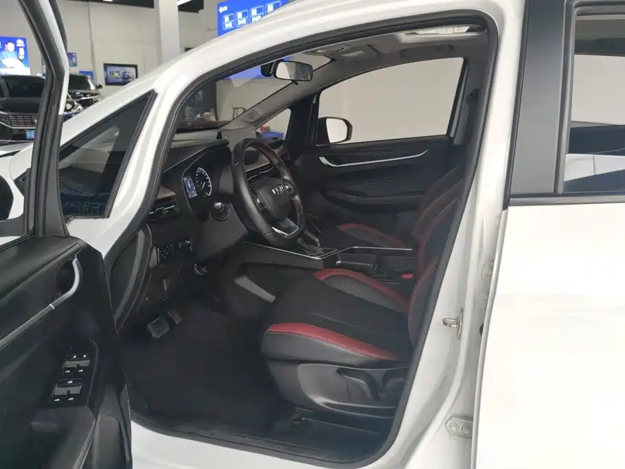 Фото 9 - Geely Vision X3