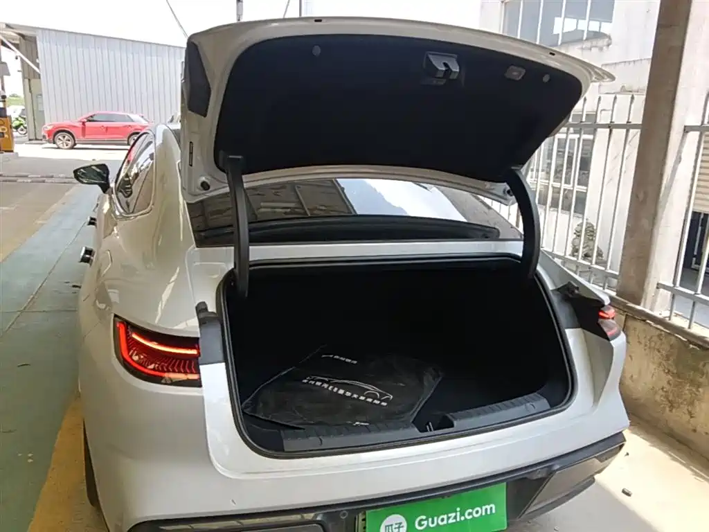 Geely Galaxy Galaxy E8 2024 665km RWD Starship Voyager Edition фото 19