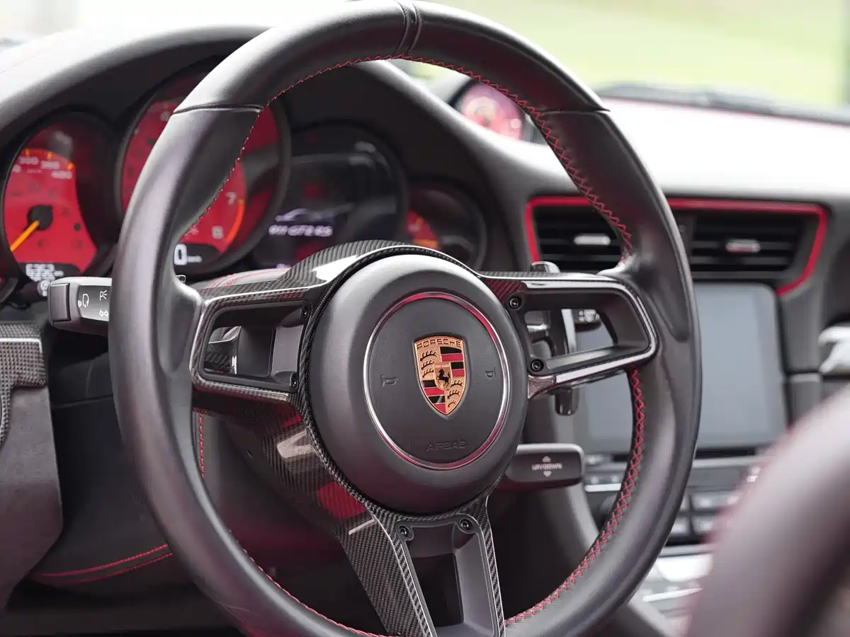 Porsche 911 2018 GT2 RS 3.8T фото 10
