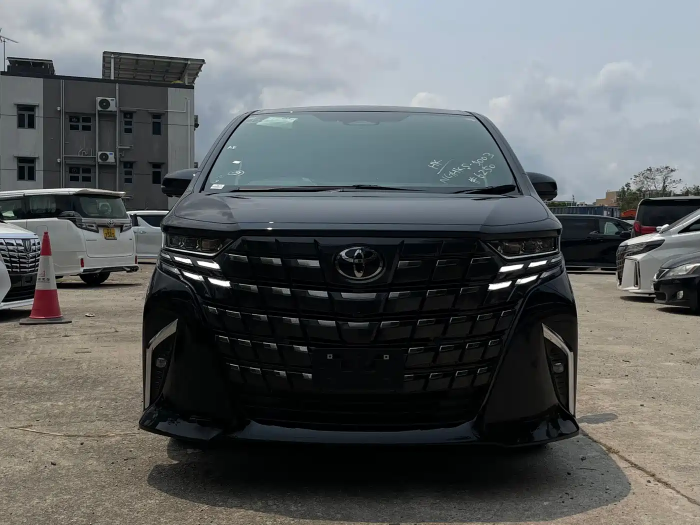 Toyota Alphard 2025 Hybrid 2.5L Prestige Gold Edition фото 2