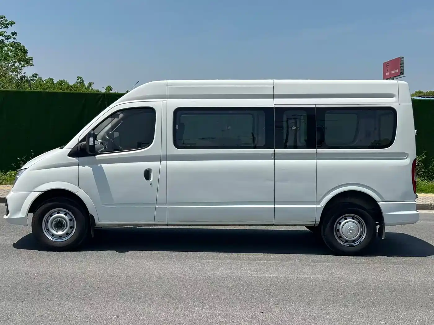 SAIC Maxus Xintu V80 2016 2.5T Manual Aoyun Tong China IV Long Wheelbase Medium Roof 7-seater фото 5