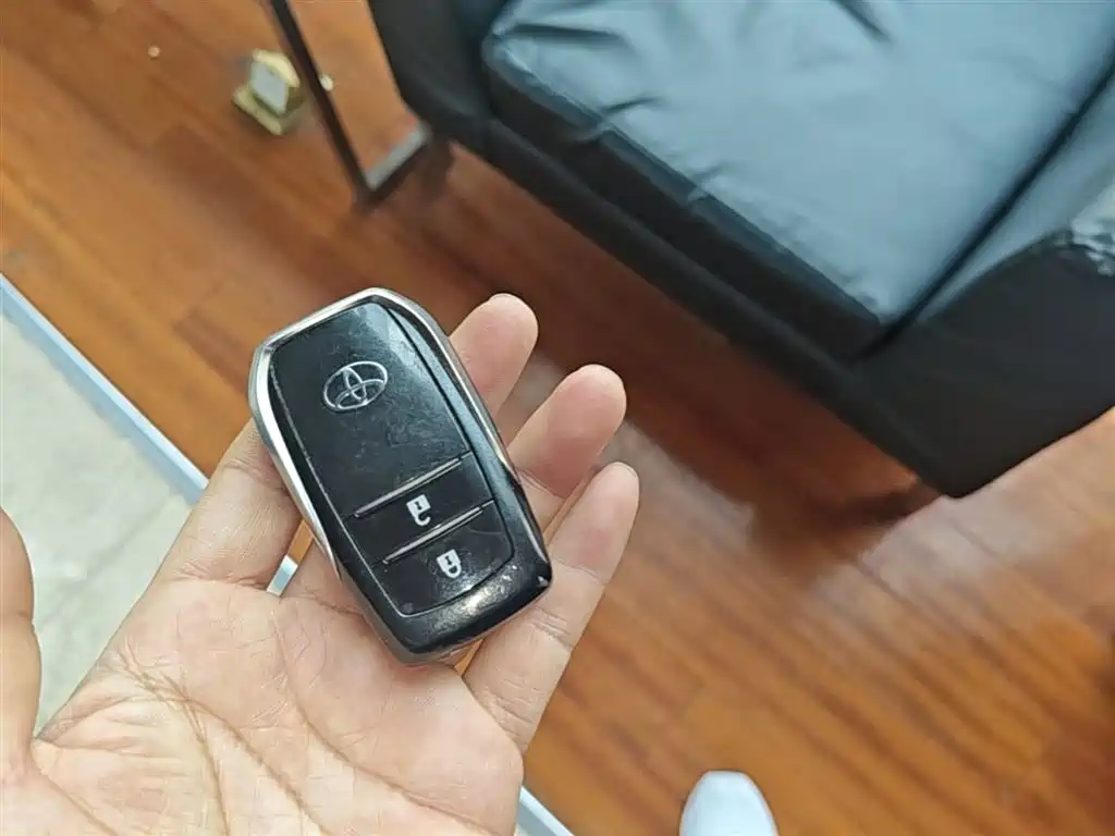 Toyota RAV4 Rongfang 2016 2.0L CVT 2WD Trend (China V) фото 9