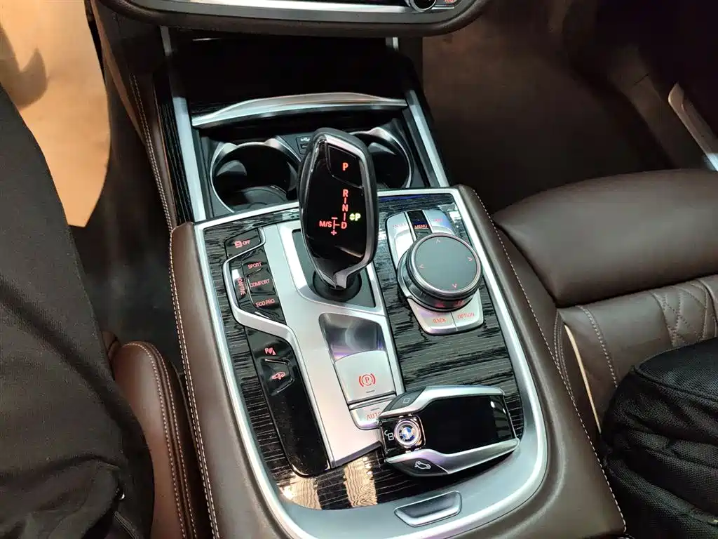 BMW 7 Series 2019 730Li M Sport Package фото 14