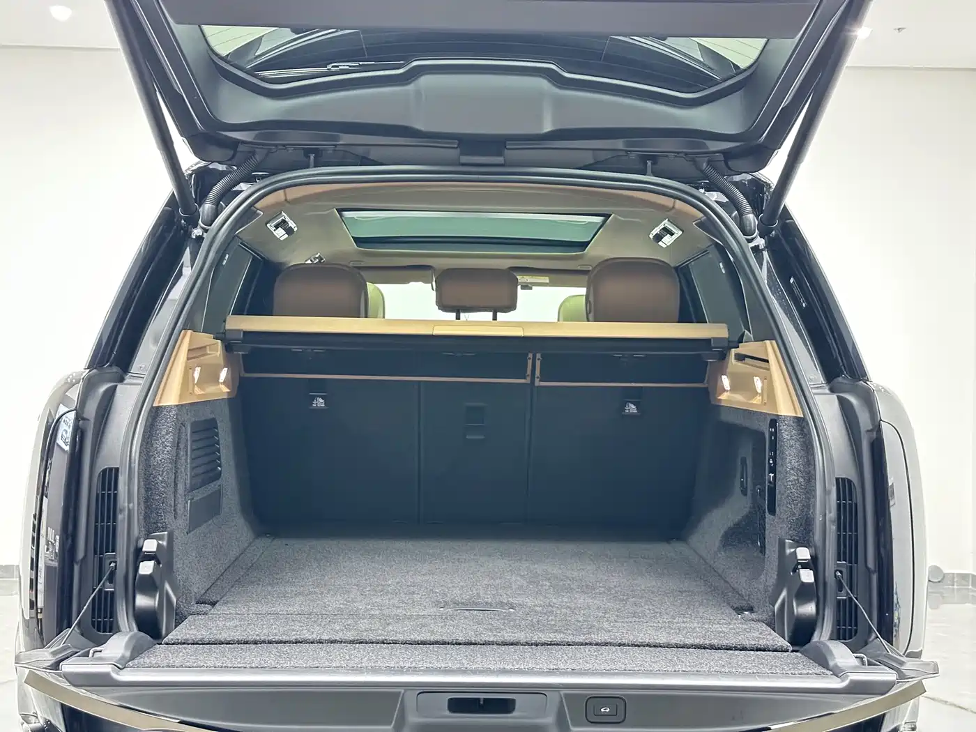 Land Rover Range Rover 2023 3.0 L6 400PS Golden Age Long Wheelbase фото 17