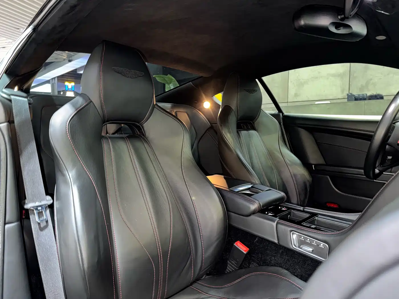 Aston Martin DB9 2014 6.0L Carbon Black Coupe фото 20