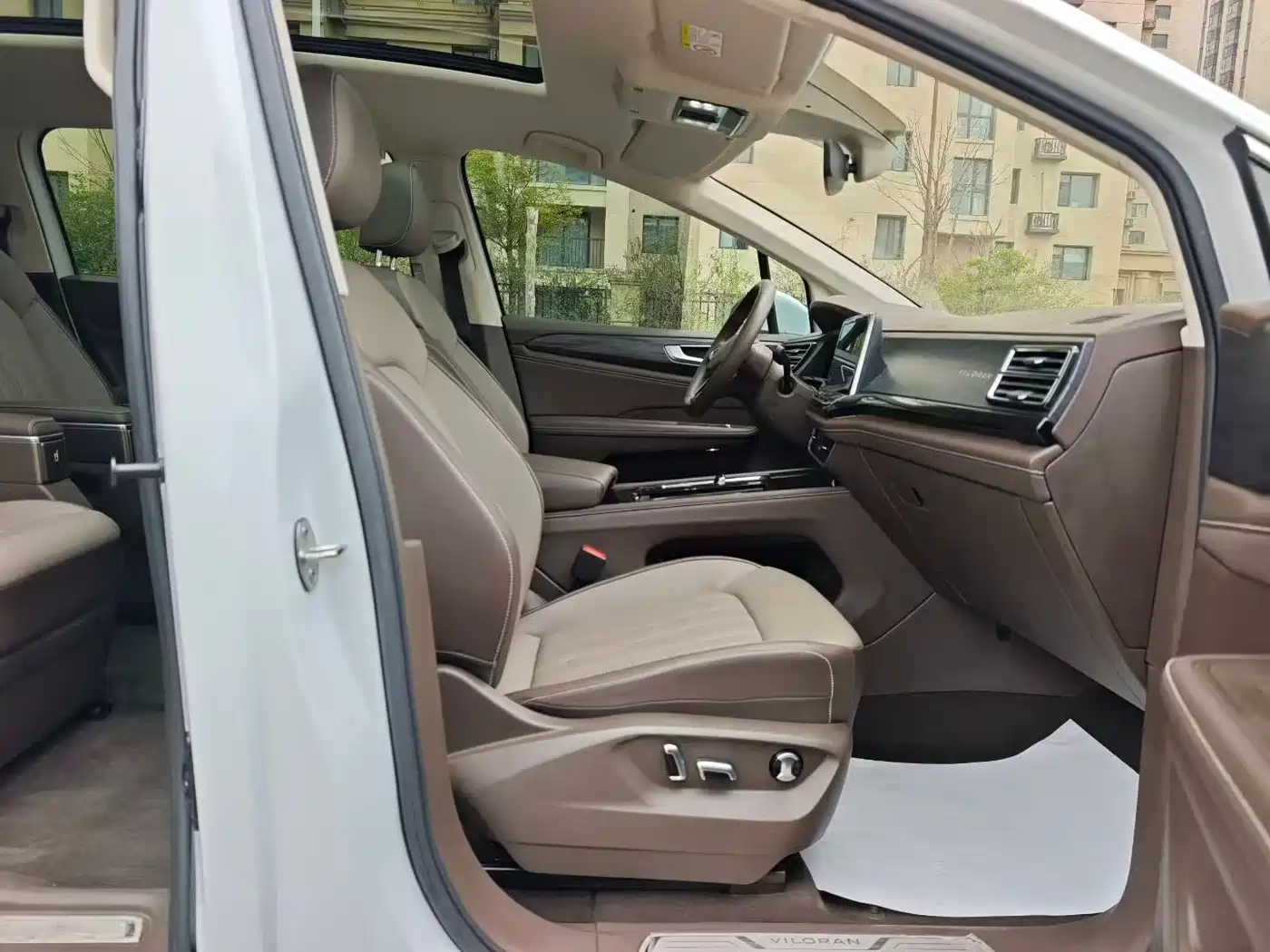 Volkswagen Viloran 2024 330TSI Luxury Edition фото 4