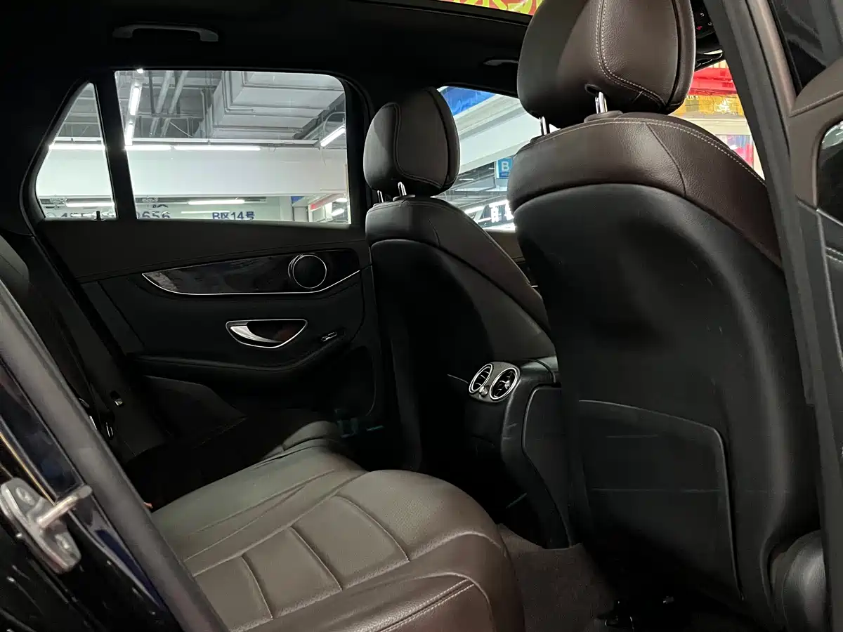 Mercedes-Benz GLC 2018 Facelift GLC 260 4MATIC Luxury фото 14