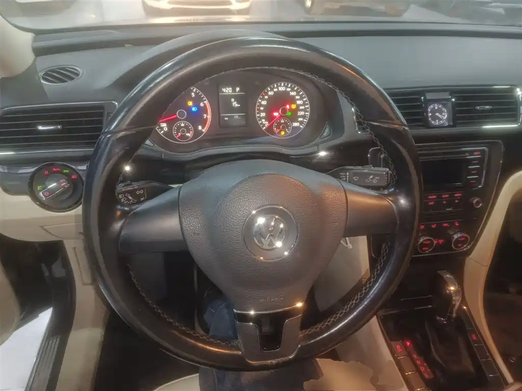 Volkswagen Passat 2013 1.8TSI DSG Zunrong фото 11