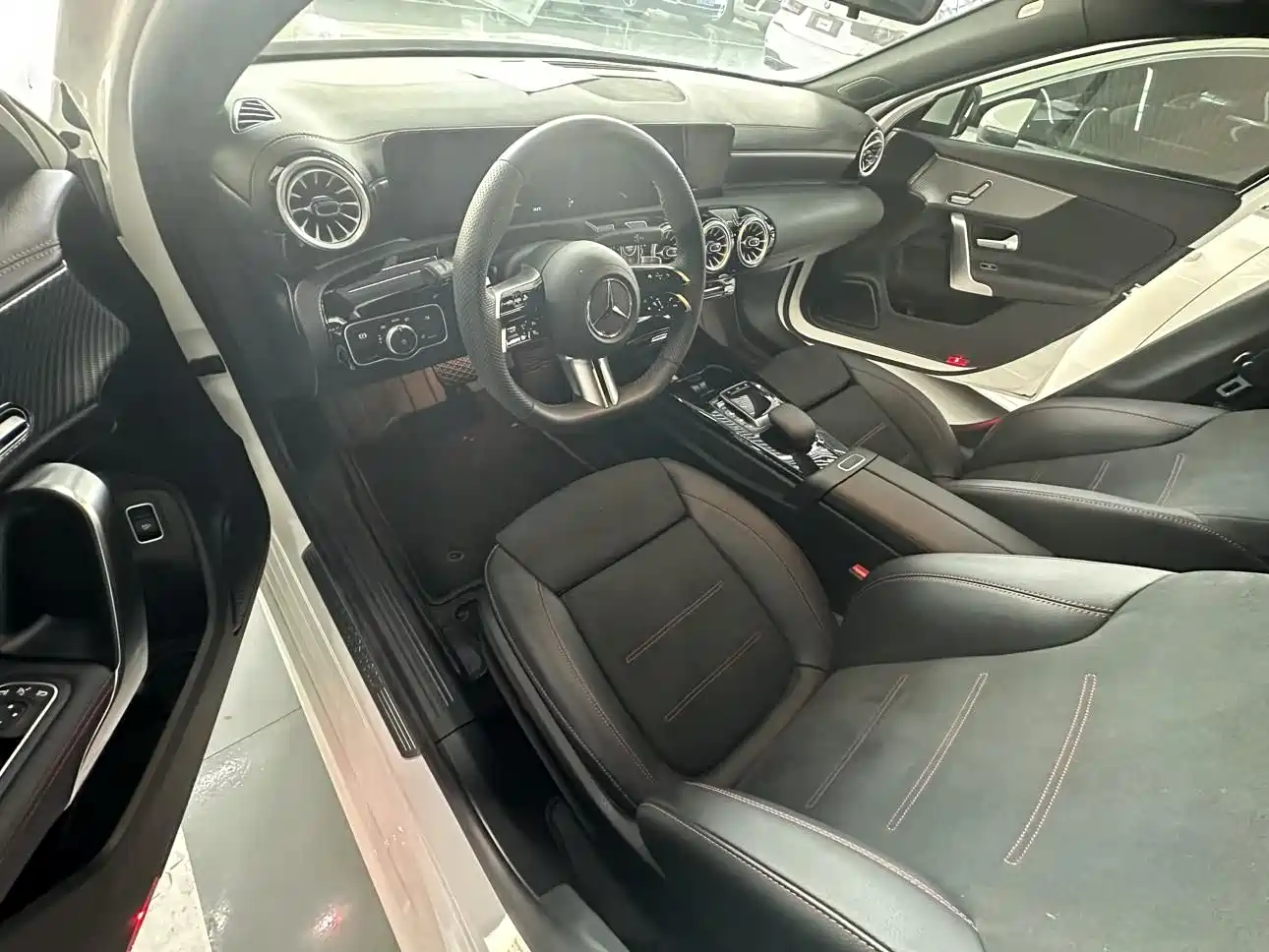Mercedes-Benz A-Class 2024 A 200 L Sport Edition фото 4