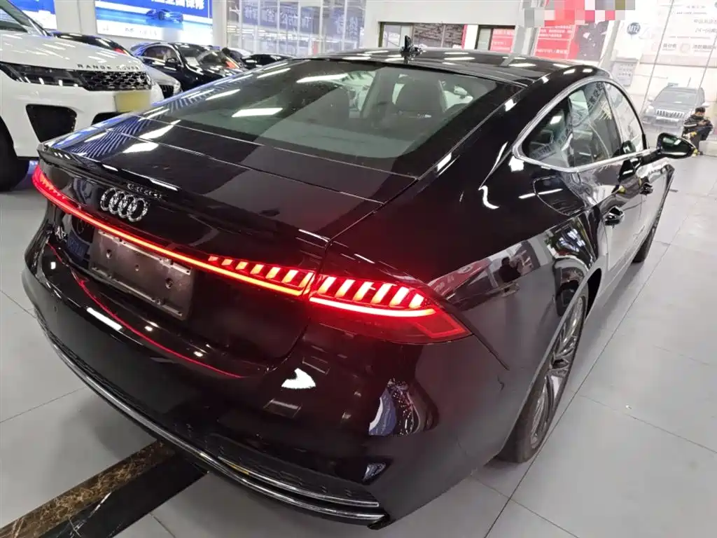 Audi A7 2023 Model 45 TFSI Premium Selection Edition фото 5