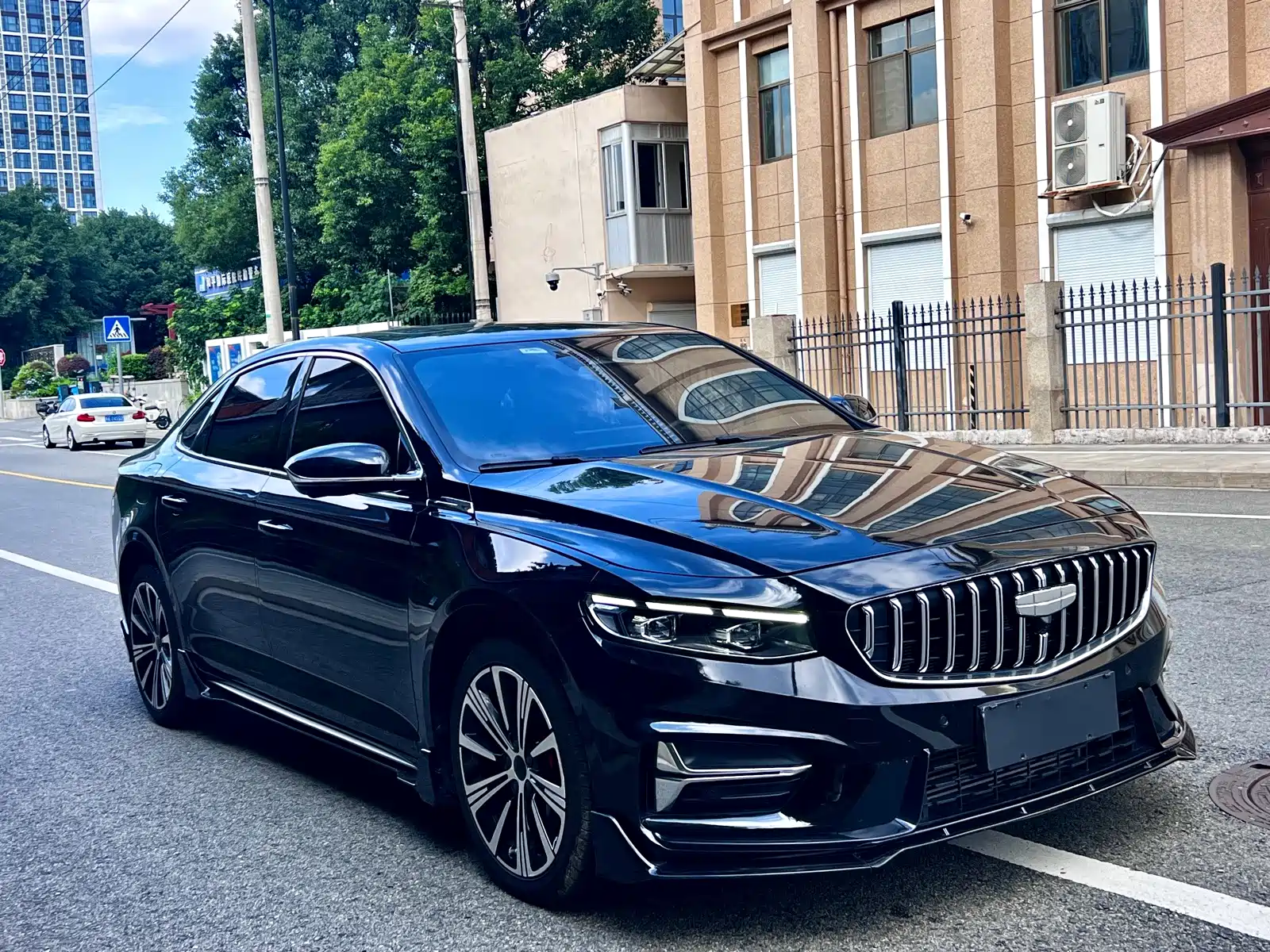 Фото 3 - Geely Preface