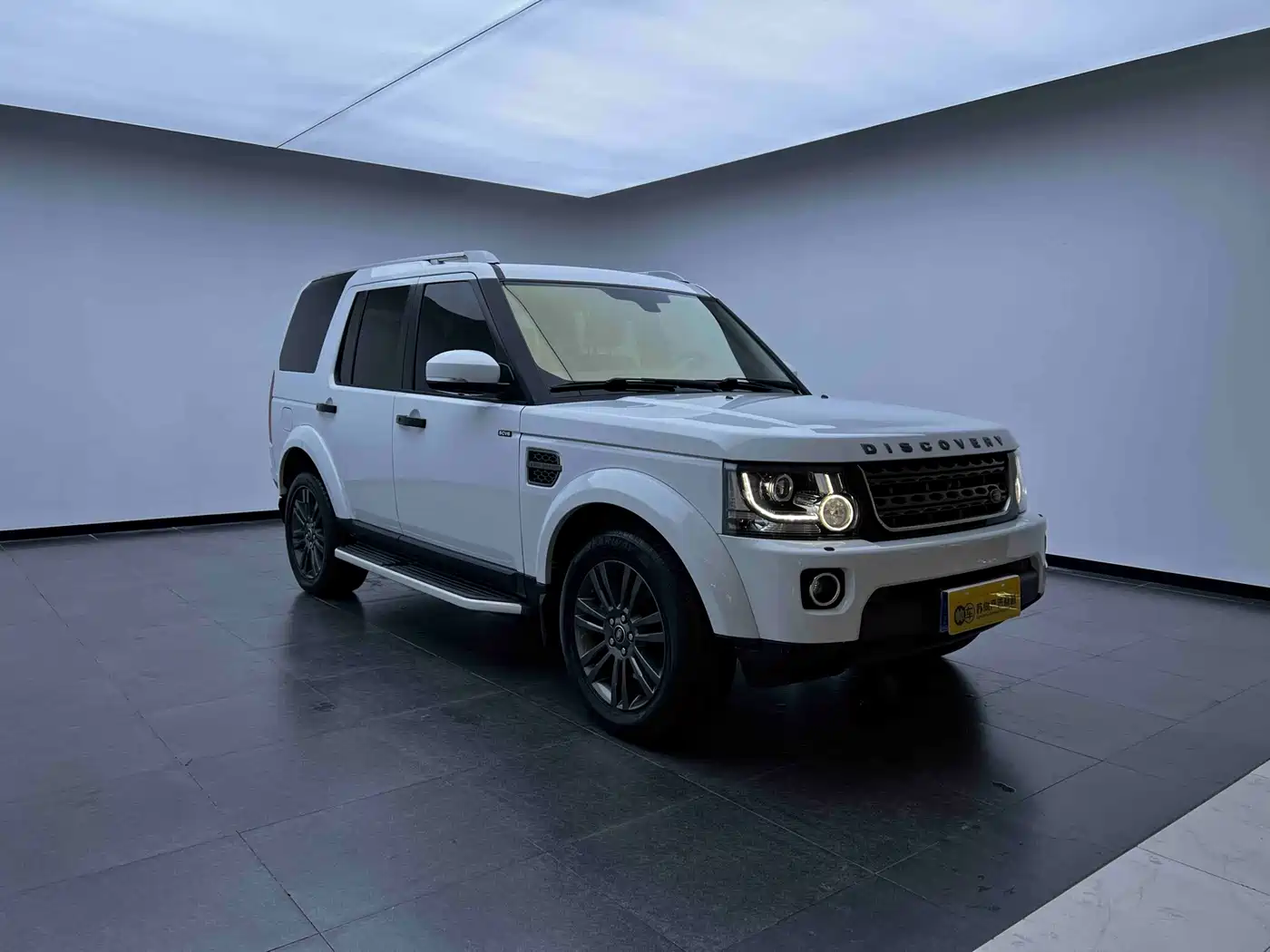 Land Rover Discovery 2015 3.0 SC V6 SE фото 3