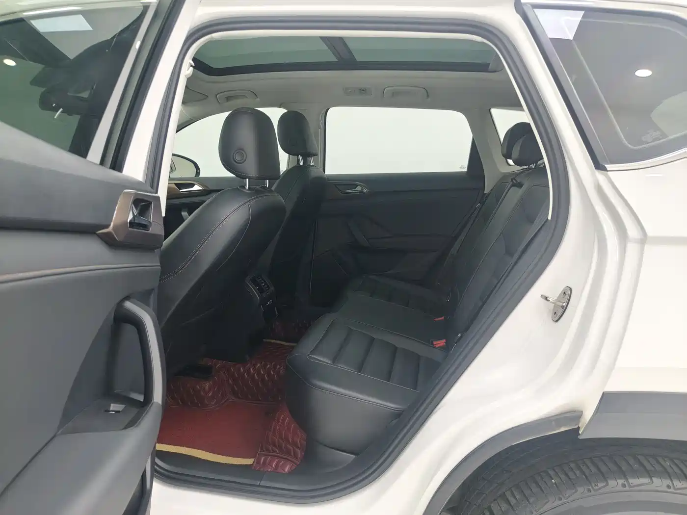 Volkswagen Tharu 2021 330TSI 4WD Luxury Plus фото 8