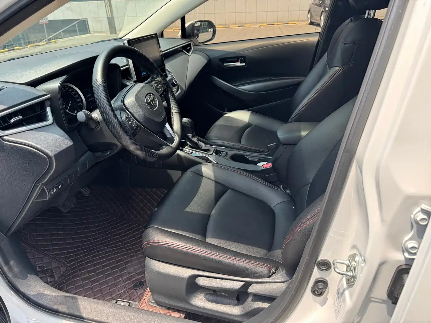 Toyota Corolla 2021 1.2T S-CVT Luxury Edition фото 6