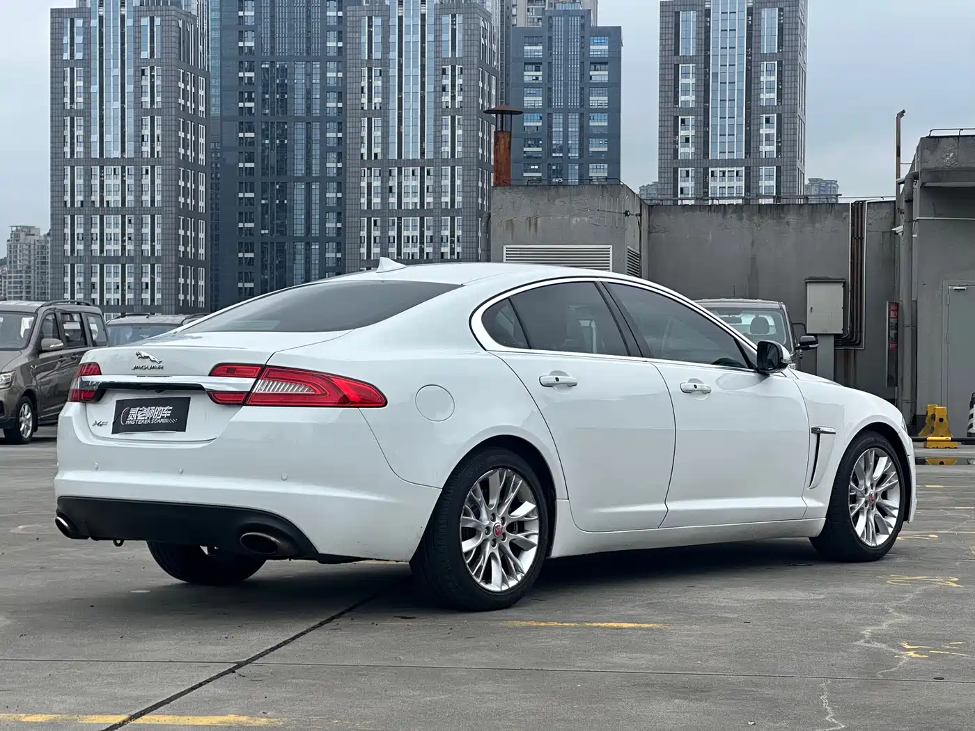 Jaguar XF 2014 2015 XF 2.0T Luxury Edition