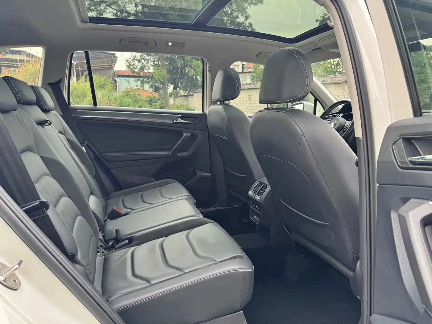 Volkswagen Tiguan L 2021 330TSI Automatic 2WD R-Line Premium фото 9