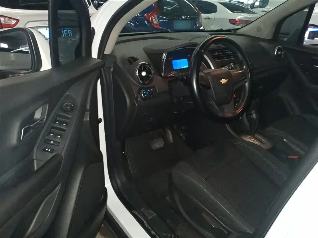 Chevrolet Trax 2016 1.4T Automatic 2WD Comfort Sunroof Edition фото 9