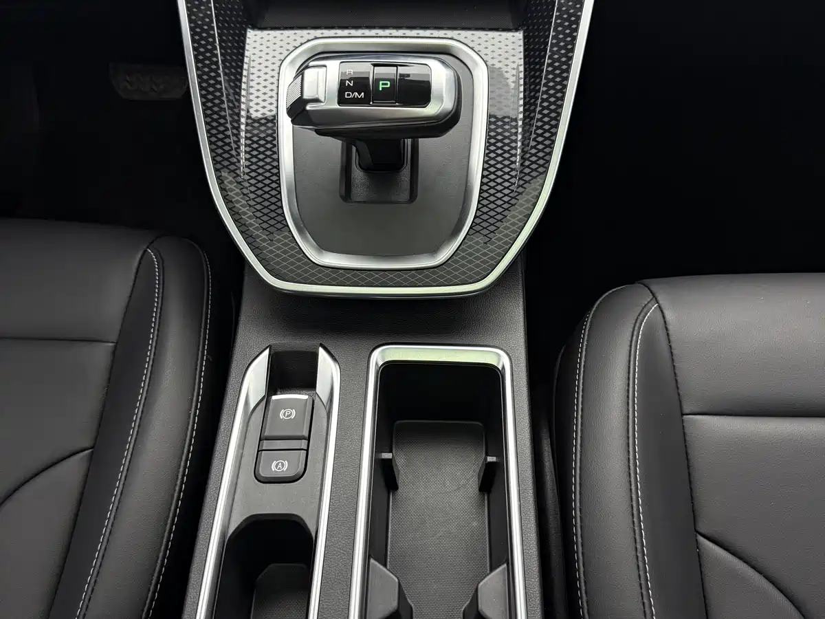 Haval M6 2021 PLUS 1.5T DCT Luxury Smart Connect фото 11