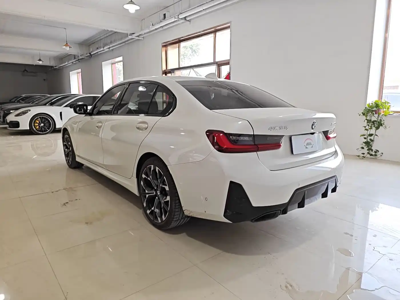 Photo 4 - BMW 3 Series