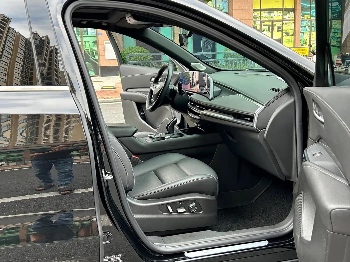 Cadillac XT4 2023 2024 28T 2WD Premium