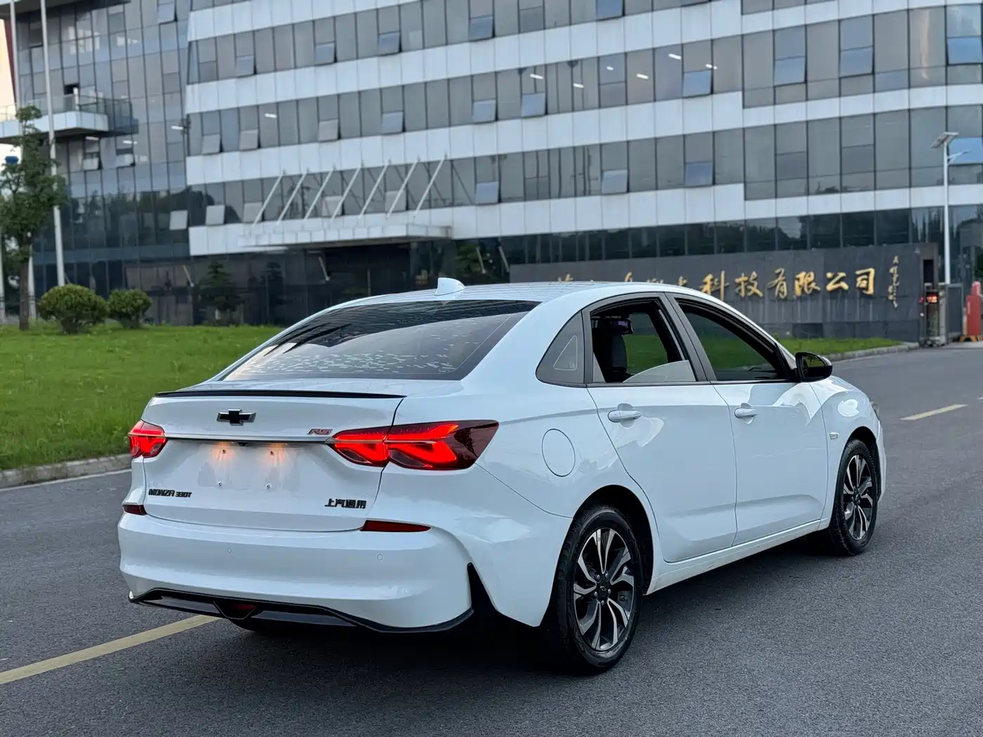 Chevrolet Monza 2019 RS 330T Auto Smooth Edition China VI 13